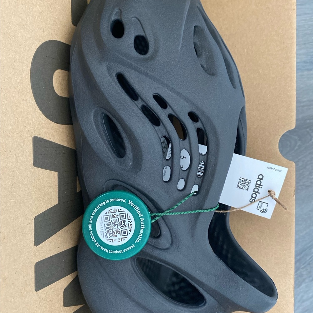Yeezy foam RbR onyx